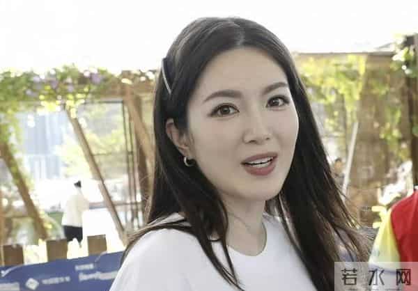 香港知名女星正式离婚,恢复单身即有追求者,宣布全面复出