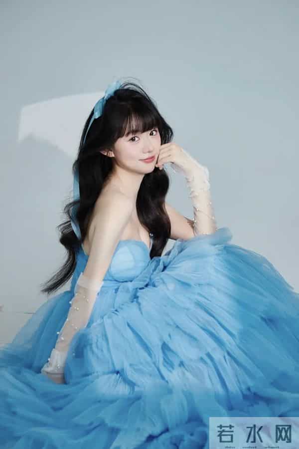 汤音璇｜梦幻蓝裙少女，甜美可爱，举手投足间尽显优雅！