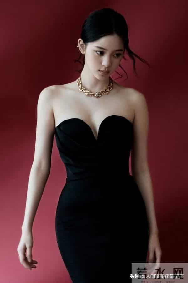 欧阳娜娜 抹胸裙太美了