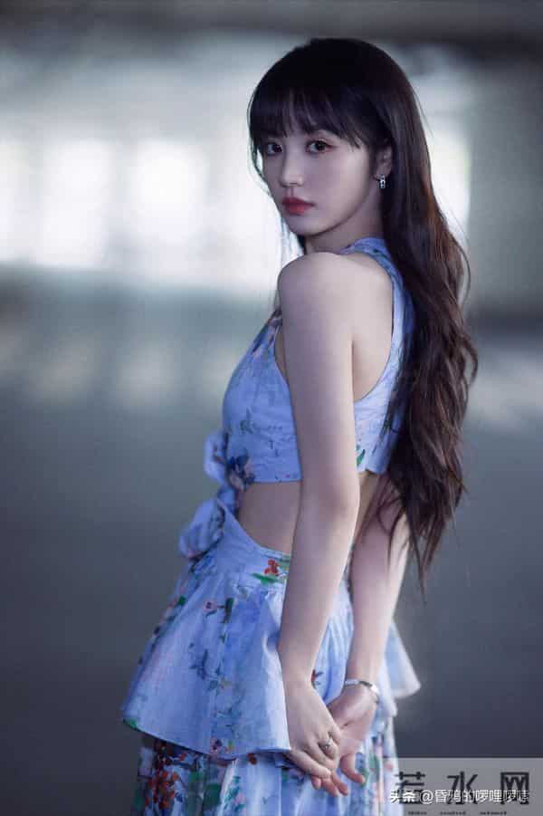 甜妹天花板 vs 四千年美女!田曦薇鞠婧祎谁更受网友喜欢?