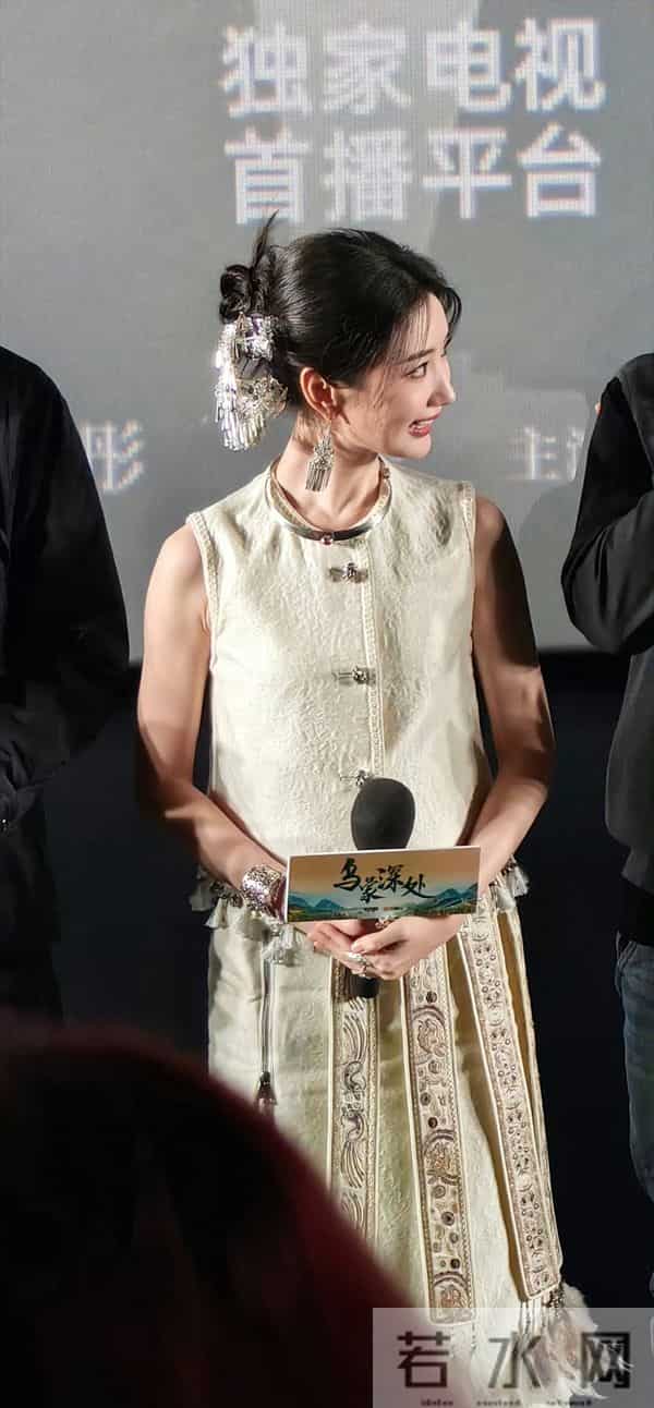 毛晓彤出席线下活动,又漂亮又明媚,皮肤白到发光少女感十足呀!