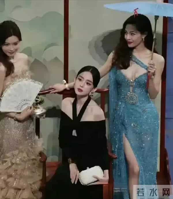 衣服都快走光了， 钟楚曦还能这么淡定啊？真是太厉害了