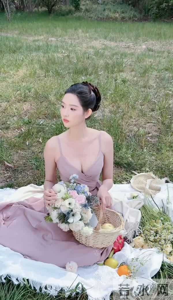 王玉雯，人面桃花具象化了～