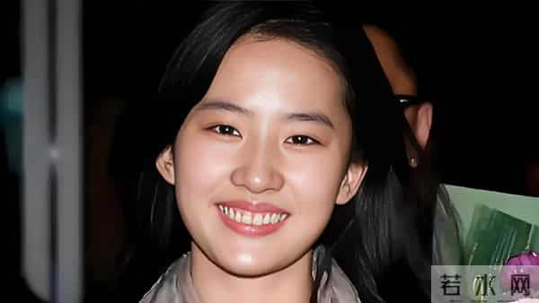 我的天！刘亦菲真人居然长这样？素颜我直接看傻了