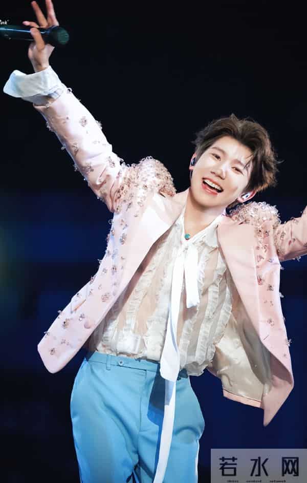 一场生日，戳穿25岁王源江湖地位，易烊千玺确实一个字都没说错