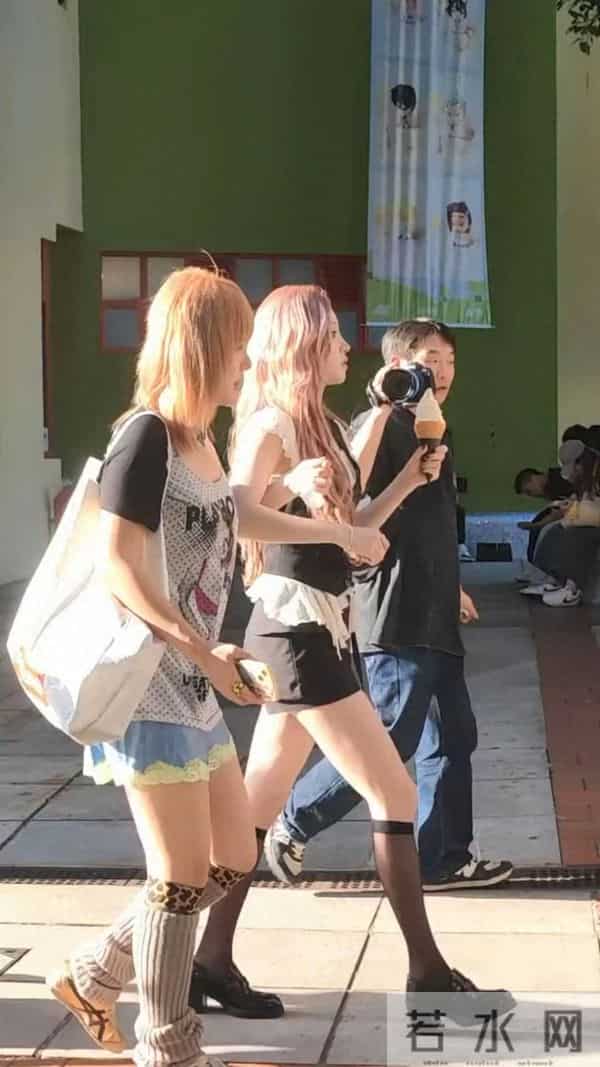 宋雨琦澳门街头被偶遇,本人又高又瘦近照非常漂亮,穿搭也很好看