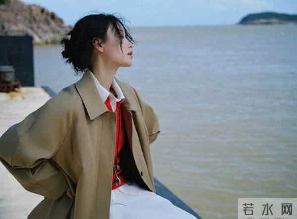 倪妮的这组大片也太会拍了!谁看了不喊一句“氛围感女王”!