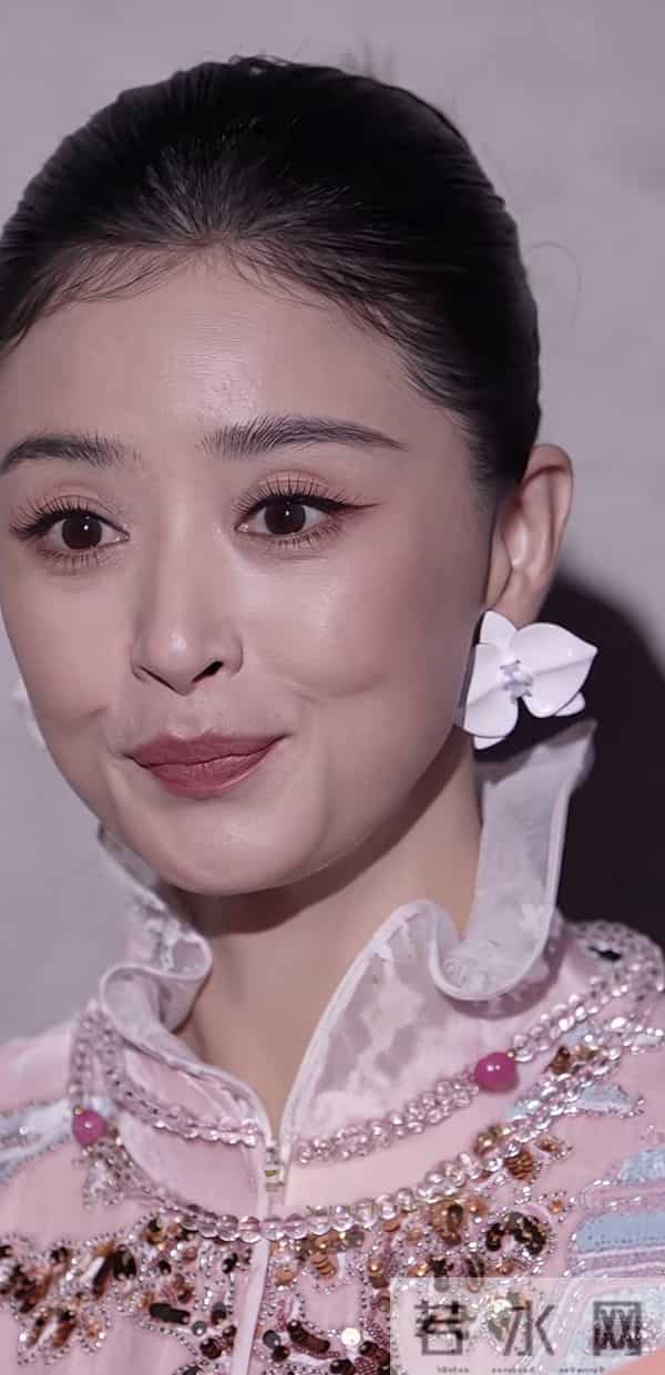 蒋欣，无美颜无滤镜的状态