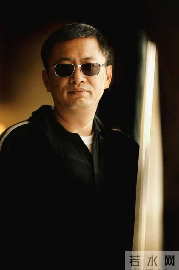 王家卫一个做法让古二翻脸，3年兼任4个职位，3000薪水干30万的活