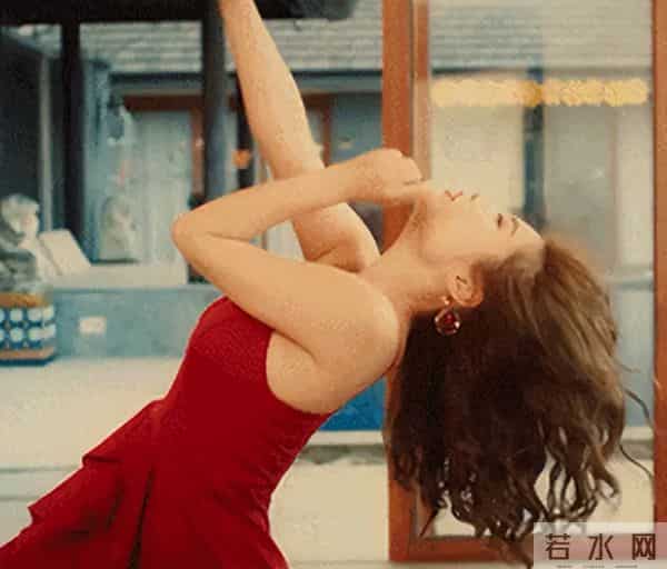 徐冬冬黑色皮裙亮相，身材火辣，御姐范十足！