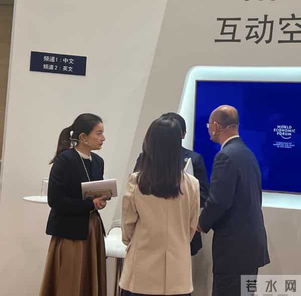 看了郭晶晶的穿搭，我悟了：西装不配牛仔裤、短靴，才更高级洋气