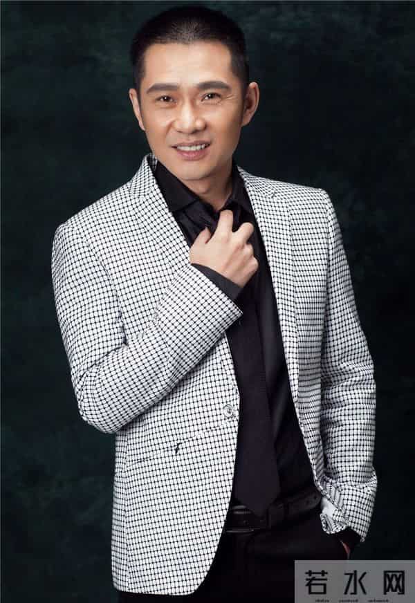 戏红人不红，娶“丑女”为妻还恩爱24年，有种“人生赢家”叫任帅