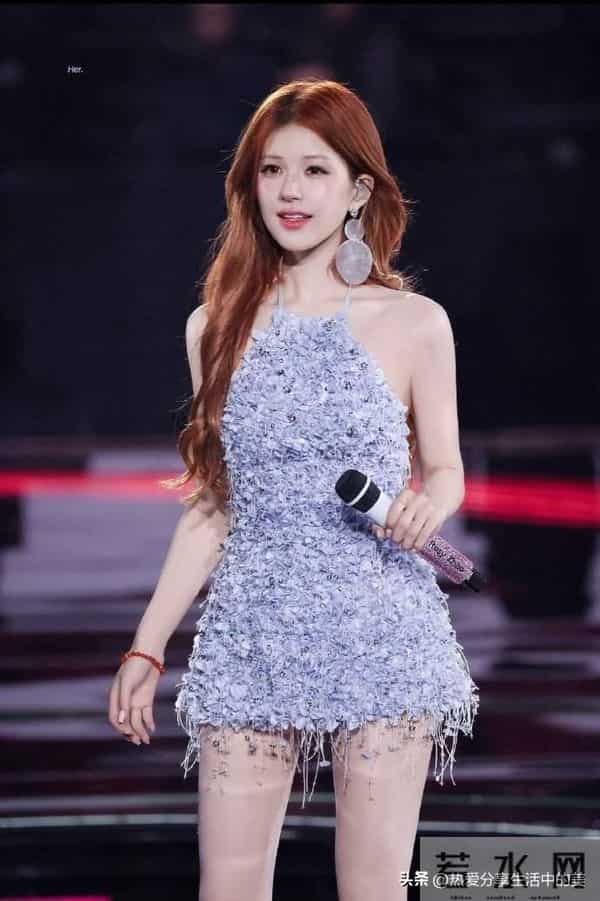 赵露思生日会现场化身顶级魅魔|蕾丝透视装+超短热裤