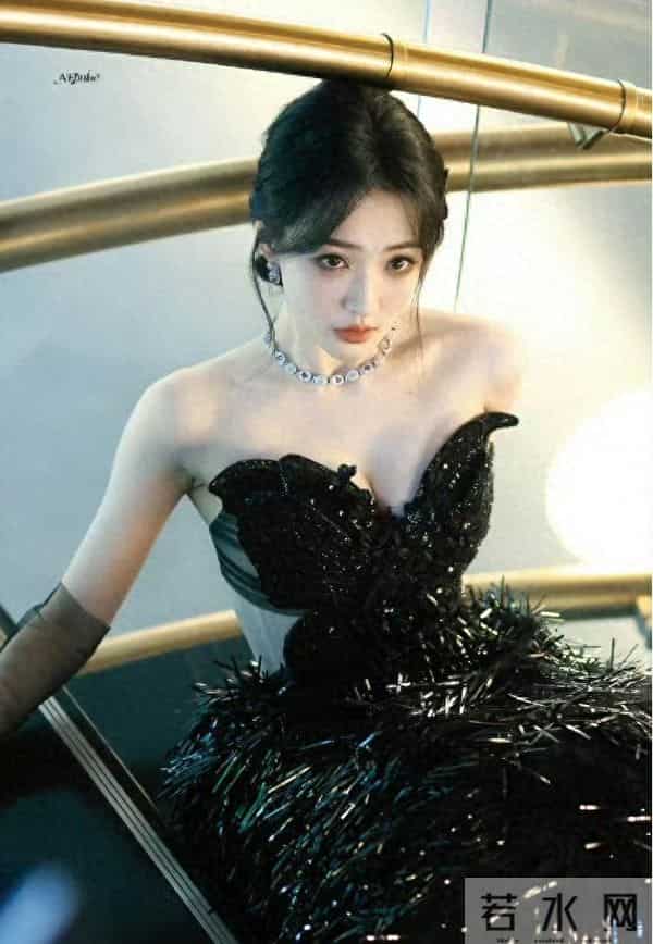 徐璐锁骨好深!能养金鱼,优雅又迷人!