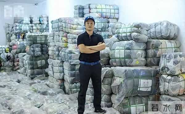 非洲土皇帝王垚:丰臀辣妹当助理,生活奢靡为何还多次被官媒表扬