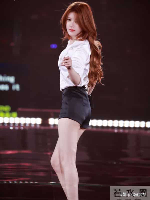 赵露思生日会含泪以为自己再也不能拍戏了 谁知道6套造型直接封神