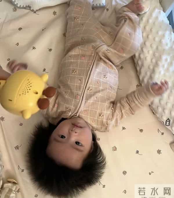 TVB前长腿女神晒近况!四个月大女儿撞脸蒙奇奇,婚后三年抱俩