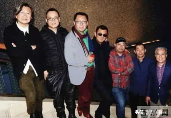 王家卫的“塌房”，文艺教父滤镜碎一地，原来是个“暴君老登”