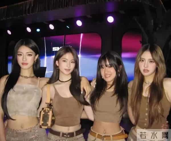 贾静雯的女儿梧桐妹完美继承了她的美貌,甚至比她还耀眼迷人。