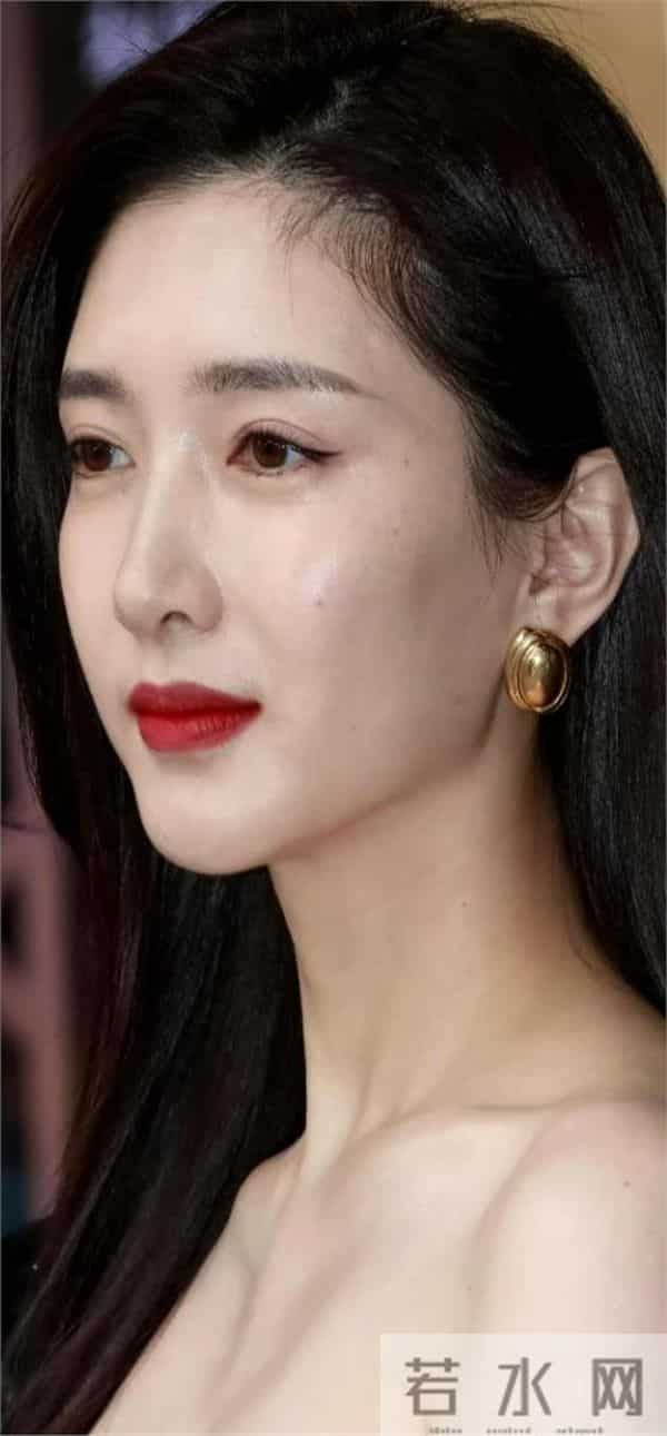 40岁的江疏影素颜健身照,身材真好,但脸上的雀斑也太明显了!