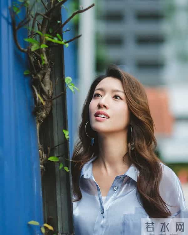 34岁香港著名女星透露目前还是单身,虽然有追求者但尚未有合眼缘