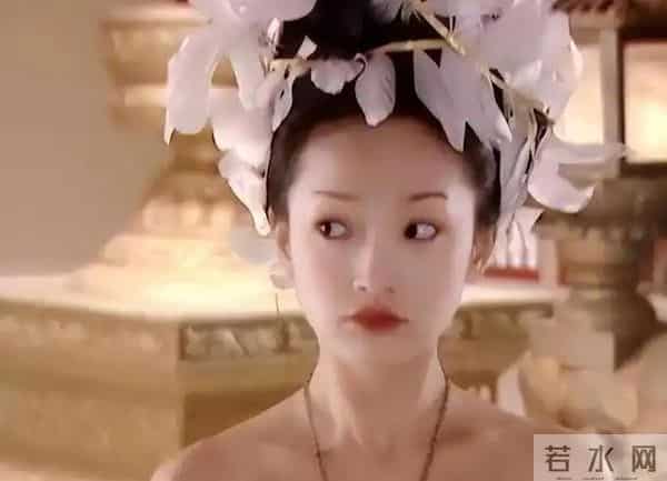 50岁周迅近况曝光，头发花白，瘪嘴模样一脸老态差点认不出