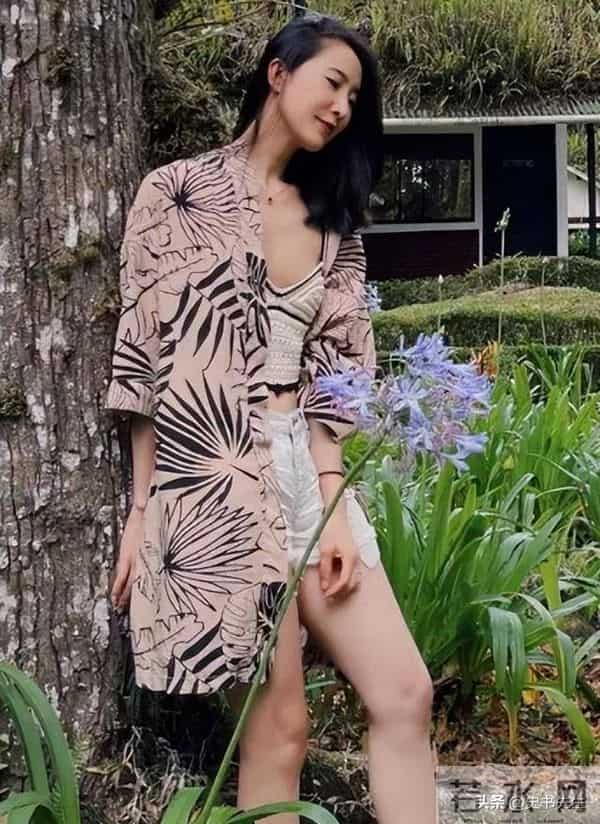 和陈赫离婚10年后,晒出情侣泳装照的许婧,没给前夫留一点体面