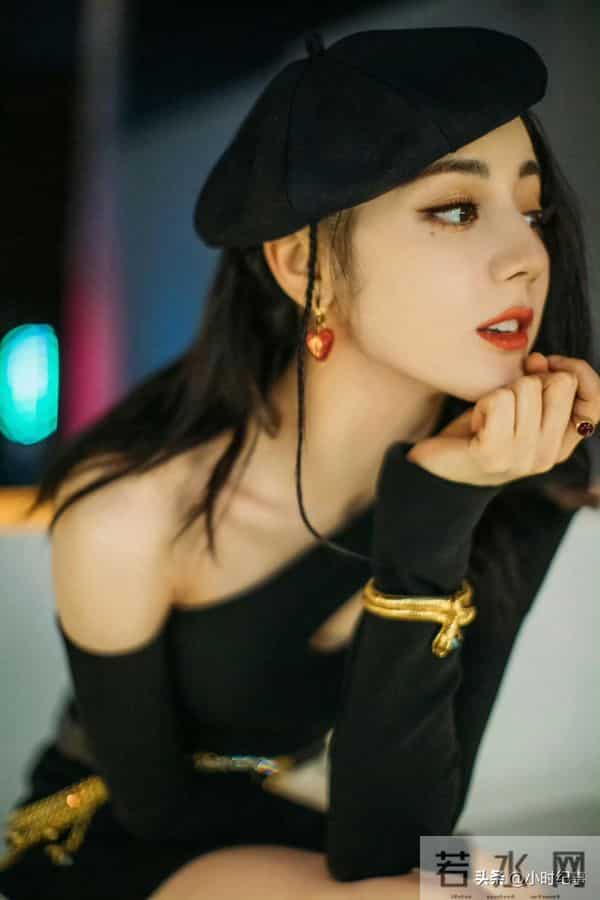 迪丽热巴｜全黑造型路透，太A了姐，这个贝雷帽造型好美