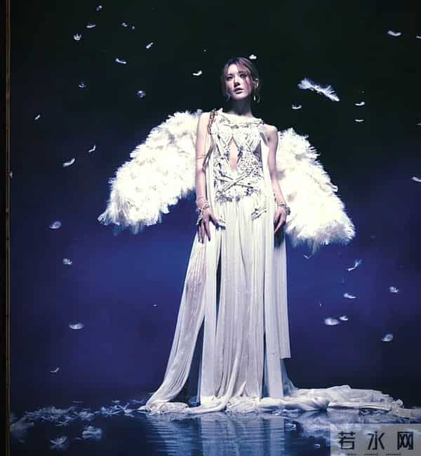 赵露思生日会热歌辣舞,完全是女团C位,这几套造型太嘶哈了