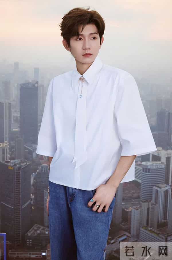 一场生日，戳穿25岁王源江湖地位，易烊千玺确实一个字都没说错