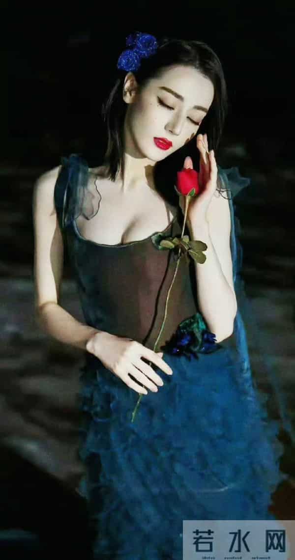 迪丽热巴，性感身材，太完美了