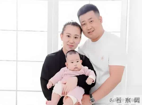 一手好牌打得稀烂！从春晚笑星到县城卖唱，丫蛋的今天怪不了别人