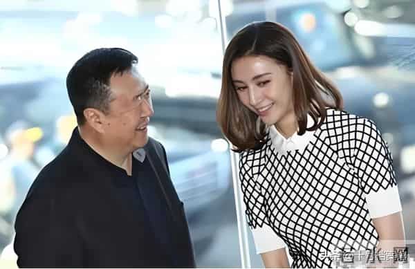 73岁导演尤小刚三婚两离，娶小30岁美女演员，64岁老来得子终圆梦