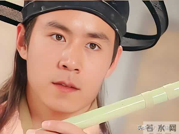 他生于山东,长于台湾,成名于新加坡,娶小14岁妻子愿恩爱到老