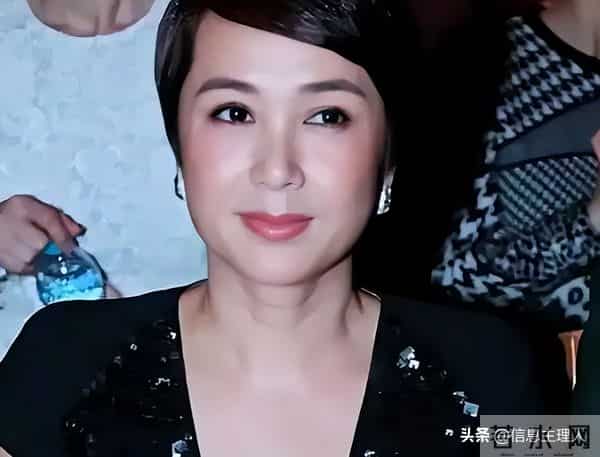 59岁蒋雯丽现状让人心酸，定居英国，又瘦又老：一代女神也落寞了