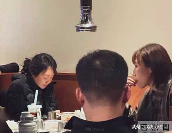 沈阳偶遇闫妮任素汐！姐妹花不顾形象埋头干饭，这状态太真实了！