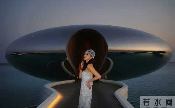 和陈赫离婚10年后，晒上情侣泳衣照的许婧，没给前夫留一点颜面