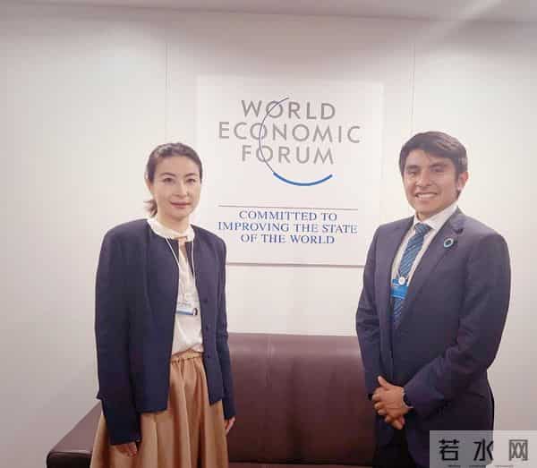 看了郭晶晶的穿搭，我悟了：西装不配牛仔裤、短靴，才更高级洋气