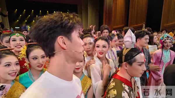 回家的感觉真好！老师来了，收起手机！阿云嘎