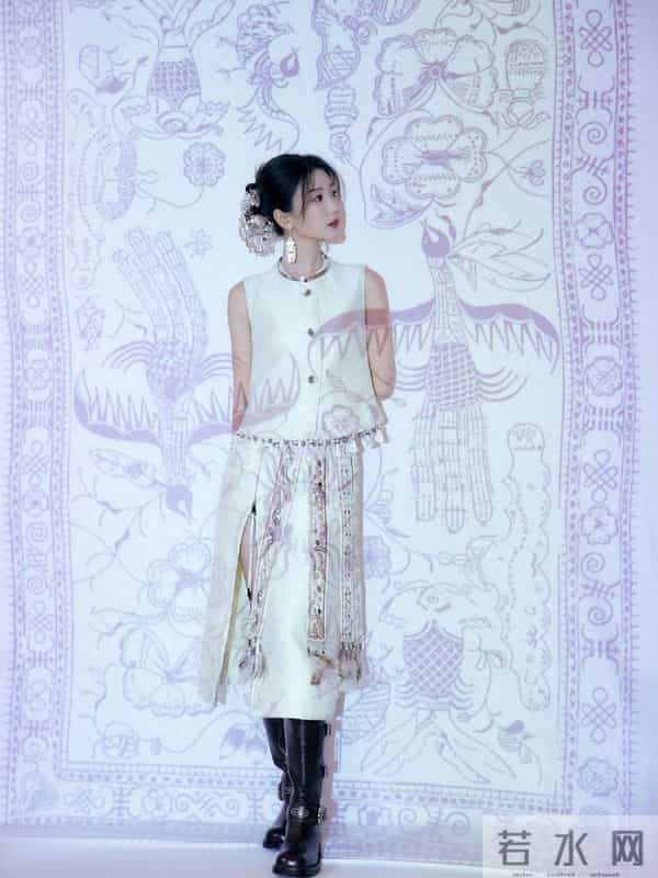 毛晓彤｜苗绣白月光，看大山深处，最美绣娘如何编织梦想！