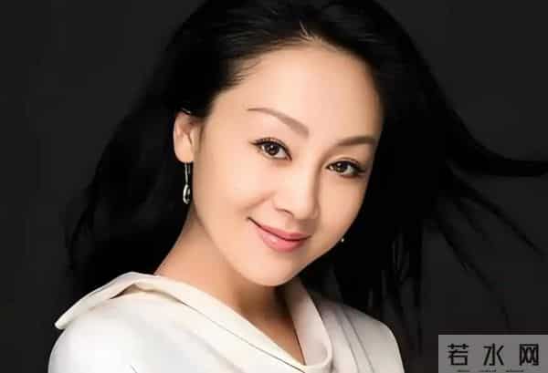 父亲曾是央视“一哥”,他低调娶影后之女,39岁生一女成人生赢家