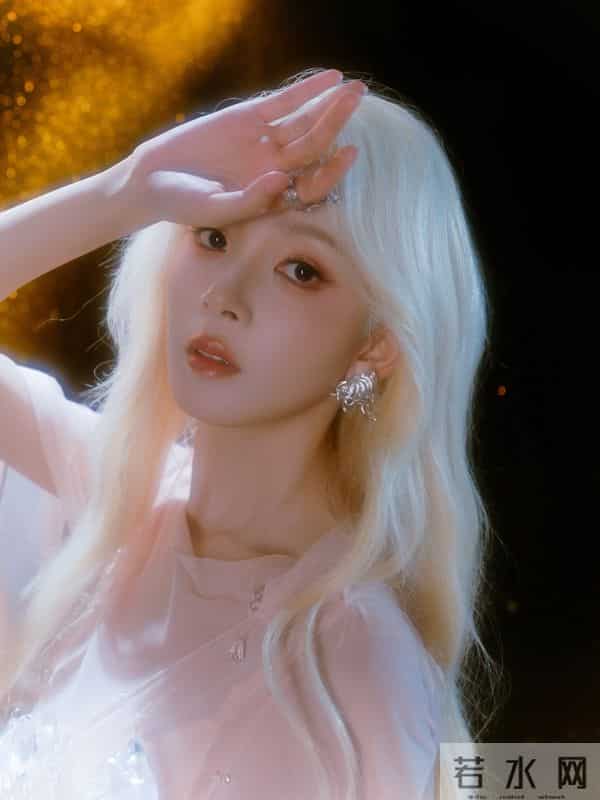 陈瑶金发造型:坠入幻梦的精灵系美学