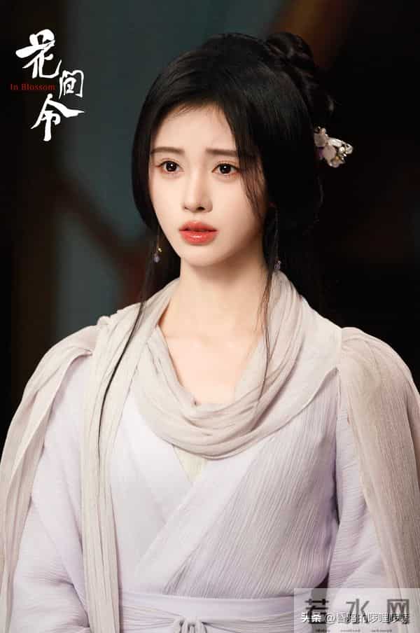 甜妹天花板 vs 四千年美女!田曦薇鞠婧祎谁更受网友喜欢?