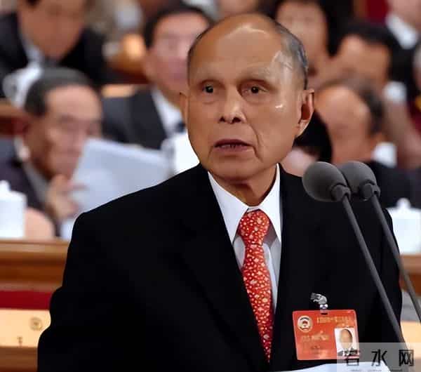 看到霍震霆担任火炬手后,才终于明白,为什么李嘉诚不被人待见