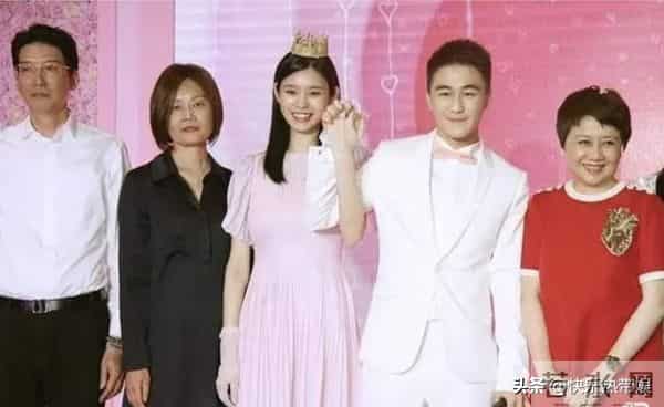 豪门脚跟已站稳,奚梦瑶陪婆婆逛街一身贵妇打扮,比郭碧婷幸福