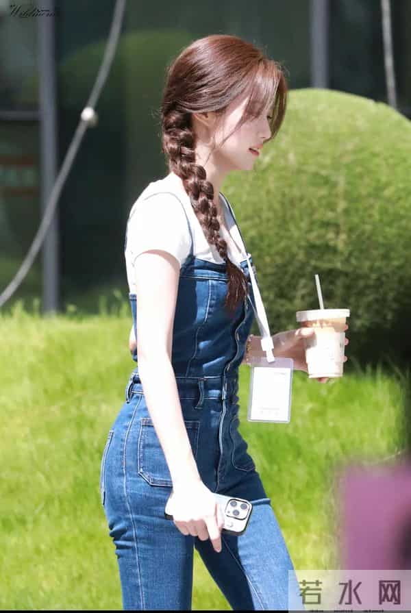 卢昱晓,非常吸引人的腰臀比,身材比例太好了