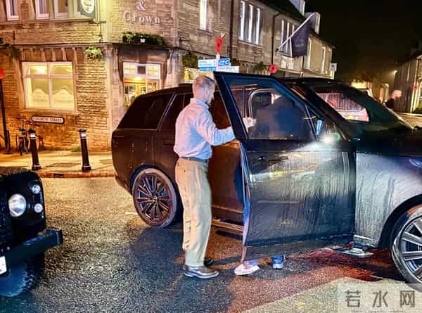 太阳报：贝克汉姆在一家高档酒吧举办派对，庆祝自己封爵