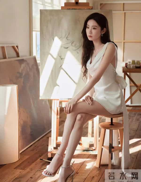 当她不再跳白天鹅。张艺凡的性感初舞台是一道划破夜空的黑色闪电