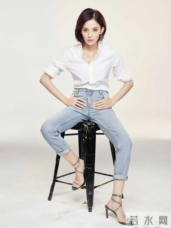 娜扎短发衬衫牛仔裤高跟鞋