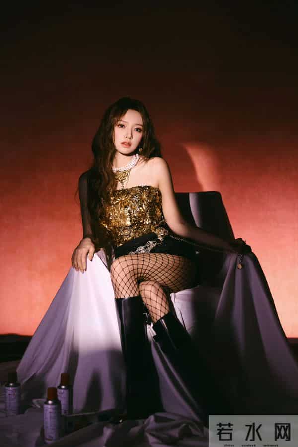 程潇金色妖姬黑色渔网,耀眼夺目